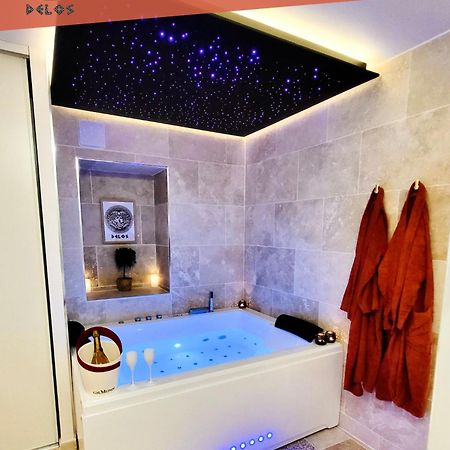 - La Suite Delos - Jacuzzi 2 Places - Centre Ville A Pied - Lit Queen Size - Parking Privee - Wifi - City Center Within Walking Distance - Quimper Eksteriør billede