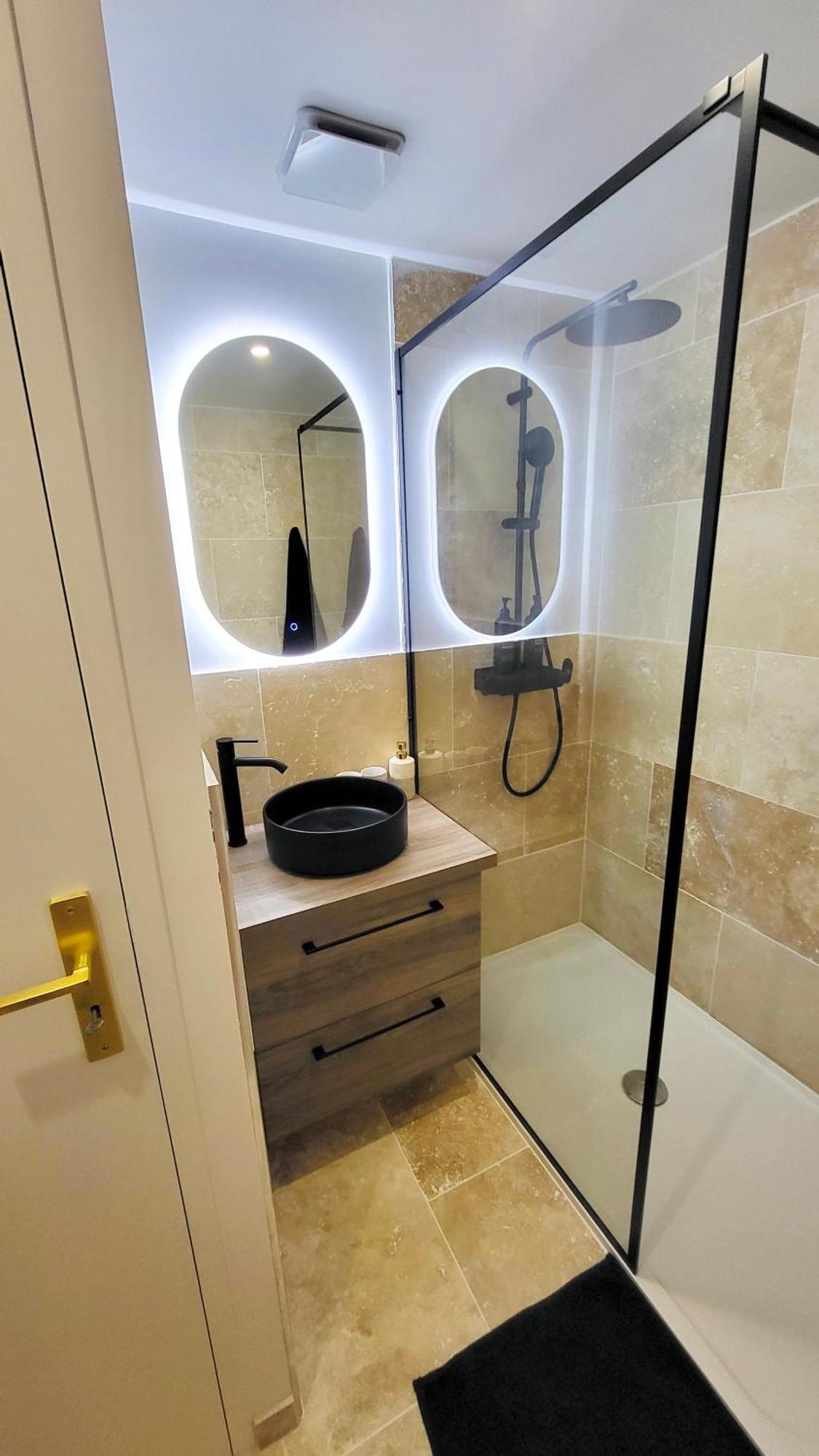 - La Suite Delos - Jacuzzi 2 Places - Centre Ville A Pied - Lit Queen Size - Parking Privee - Wifi - City Center Within Walking Distance - Quimper Eksteriør billede