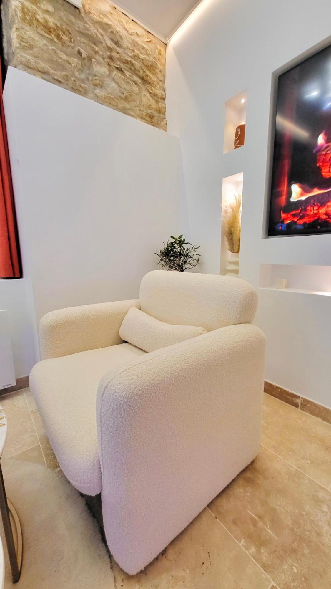 - La Suite Delos - Jacuzzi 2 Places - Centre Ville A Pied - Lit Queen Size - Parking Privee - Wifi - City Center Within Walking Distance - Quimper Eksteriør billede
